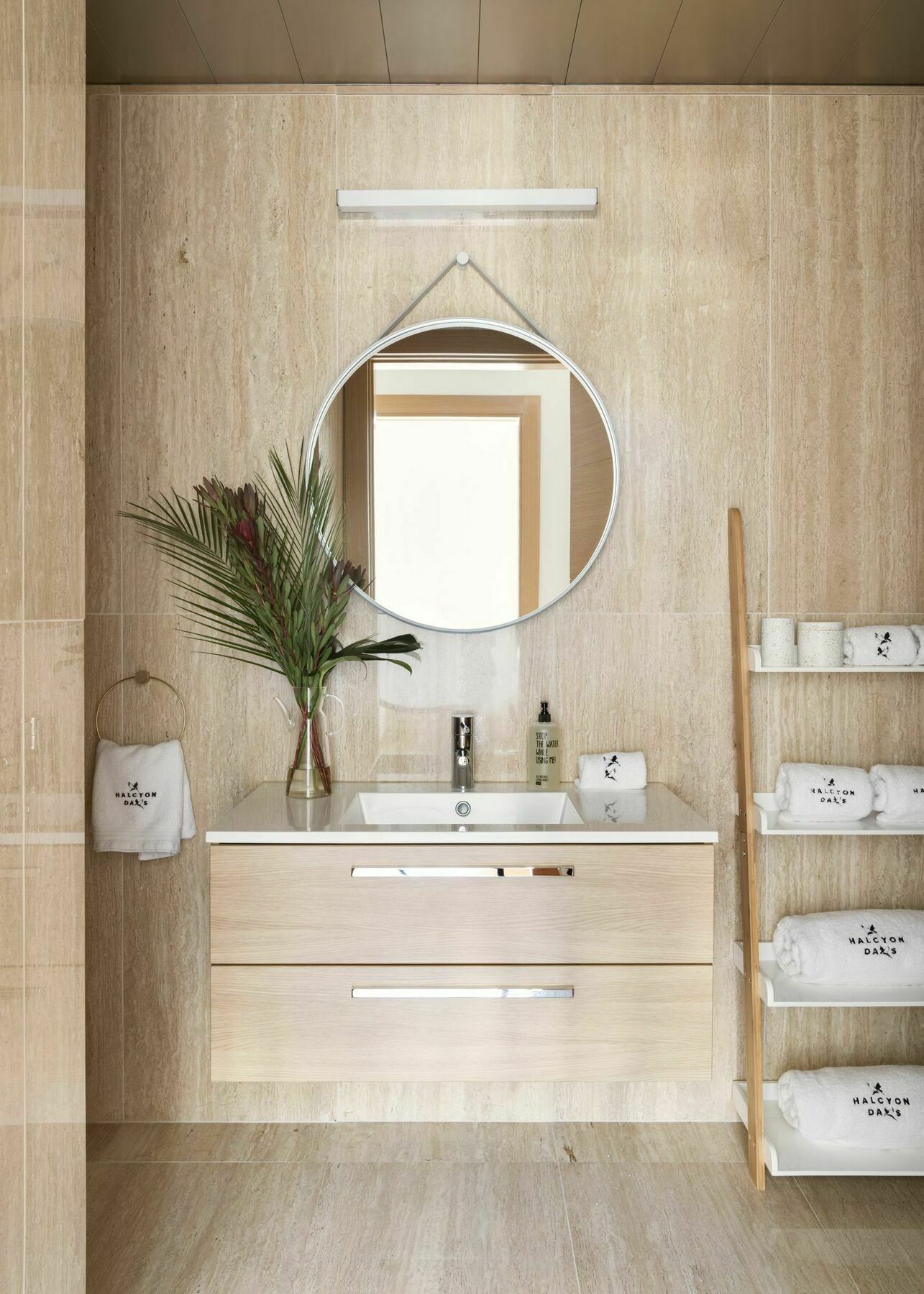 Halcyon Days Designer By Ana Locking Apartment