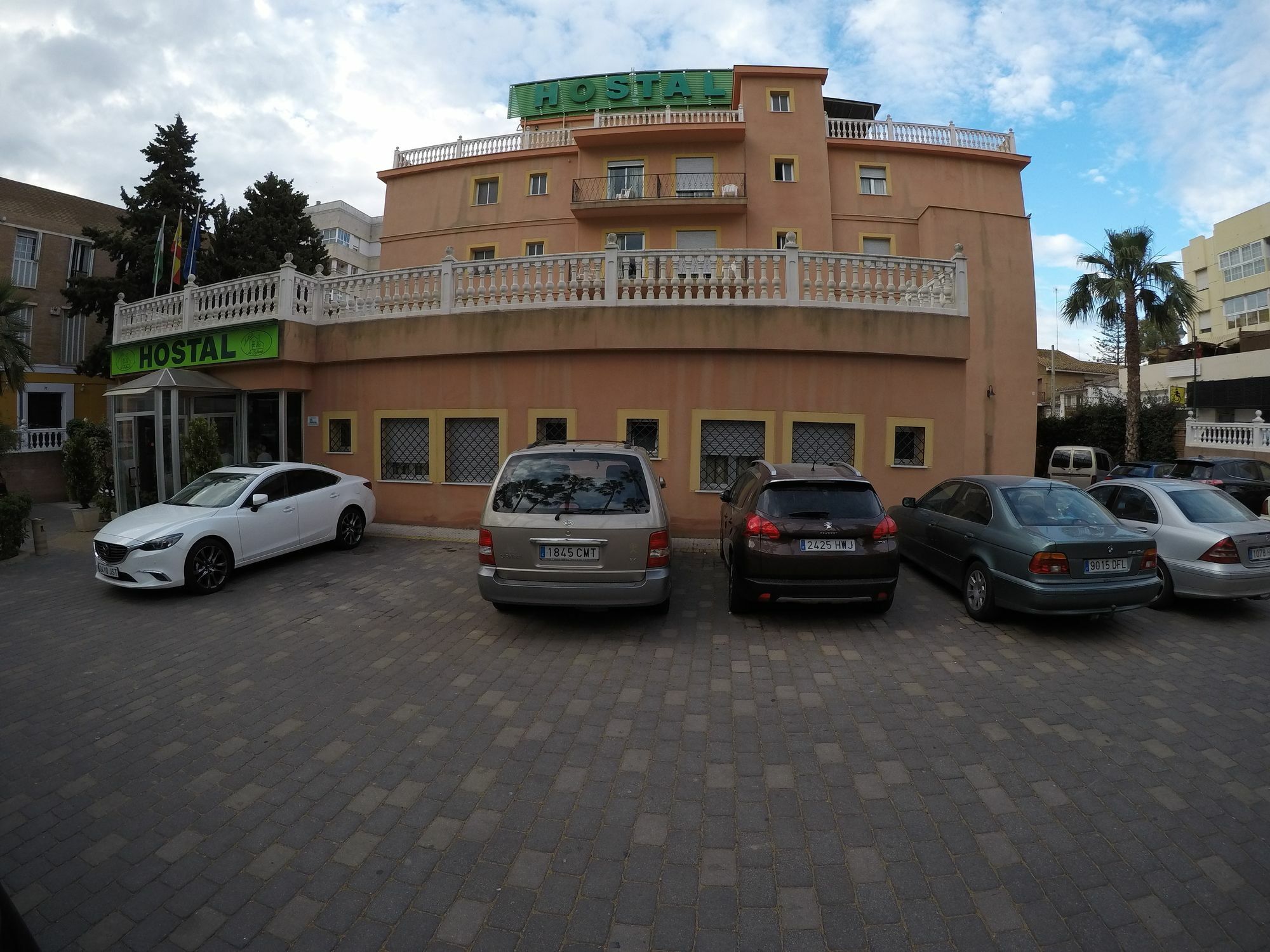 La Casa De Enfrente