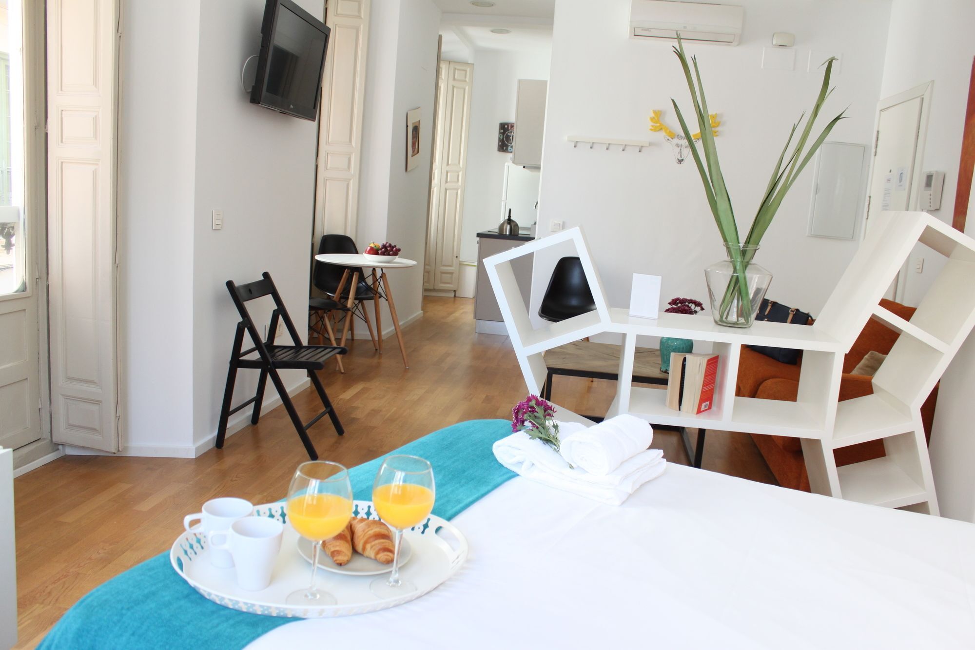 Life Calderon Apartment *